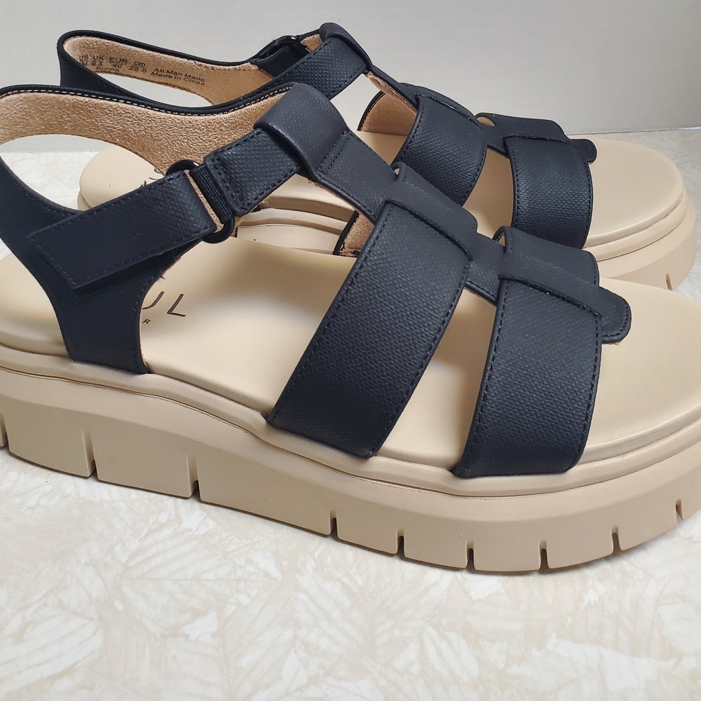 SOUL Naturalizer Black and Tan Sandals with Platform Sole